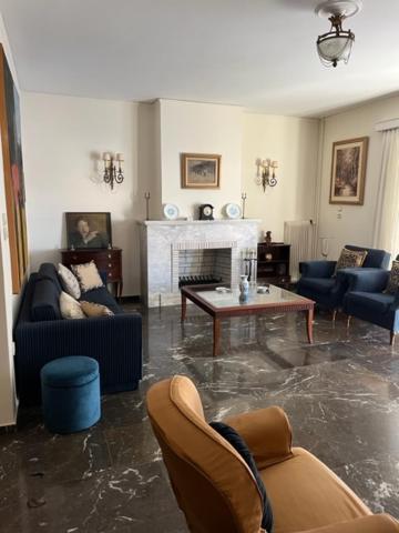 Spacious And Sunny Appartment In Cholargos Atenas Exterior foto