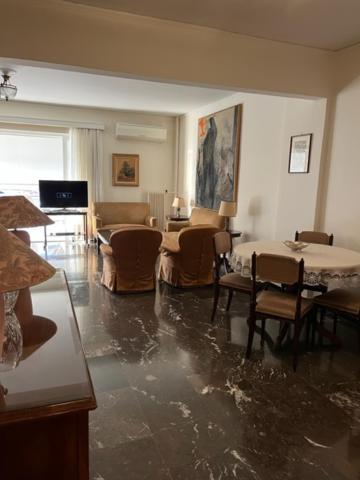 Spacious And Sunny Appartment In Cholargos Atenas Exterior foto